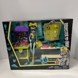 MONSTER HIGH DOLL NRFB FRANKIE STEIN SCHOOL SPIRIT CREEPATERIA NWT toy